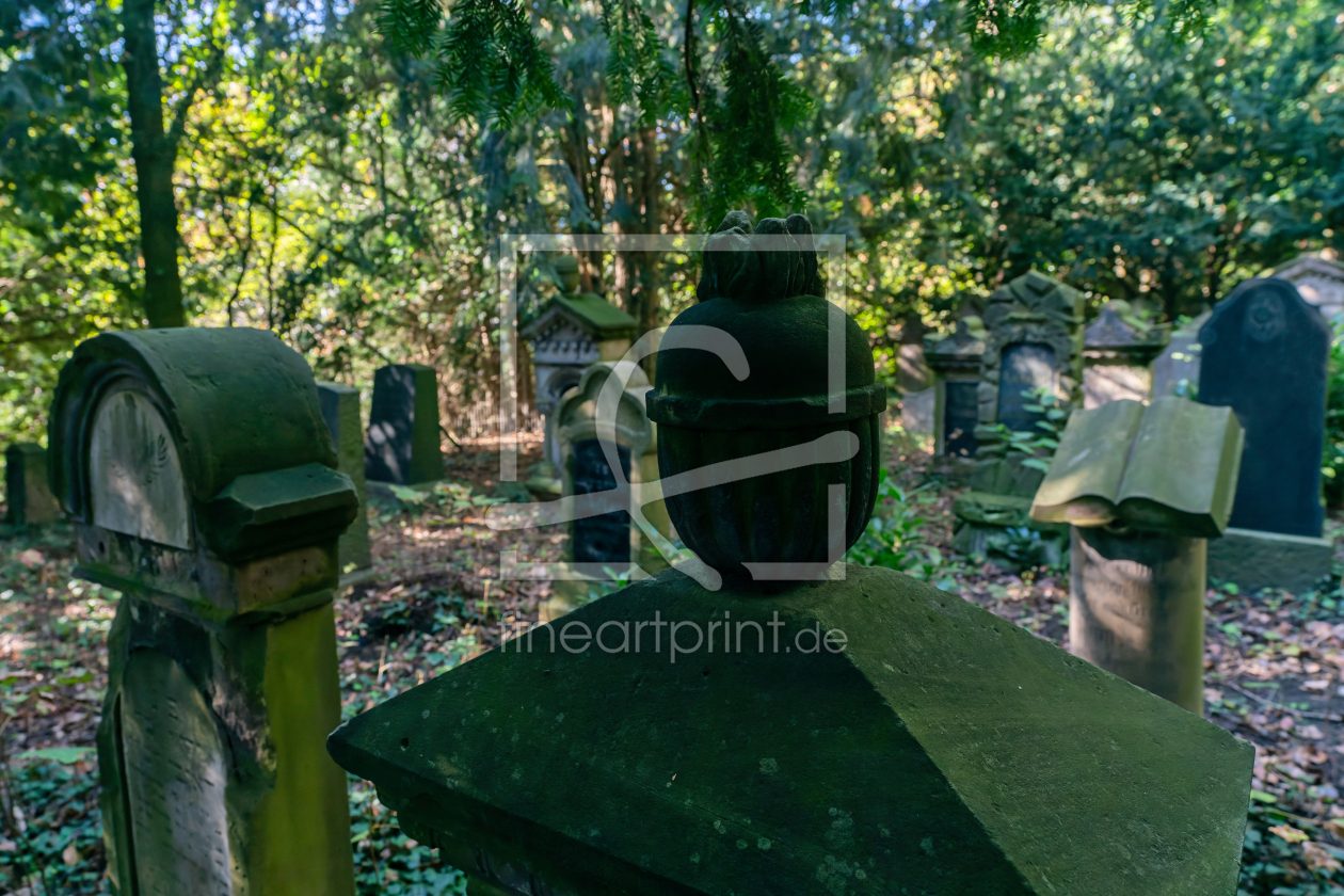 Bild-Nr.: 12805791 Grabsteine auf einem historischen Friedhof erstellt von volker heide